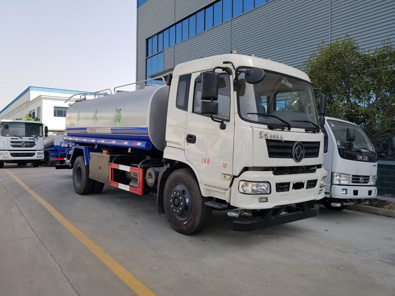 東風(fēng)神宇15噸灑水車(chē)