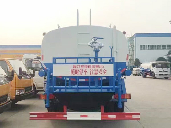 東風創(chuàng)普灑水車