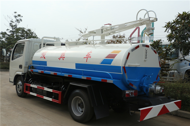 東風(fēng)小卡國(guó)五4.5方吸糞車(chē)