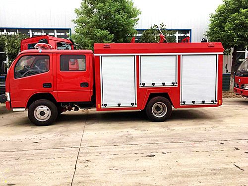 2噸東風(fēng)多利卡水罐消防車(chē)