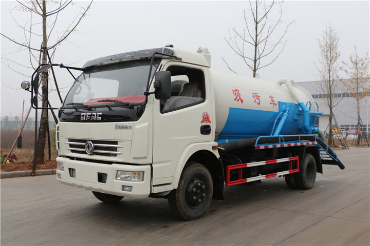 國五東風多利卡7方吸污車