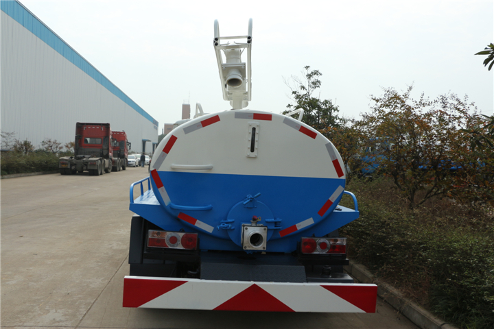東風(fēng)小卡國(guó)五4.5方吸糞車(chē)