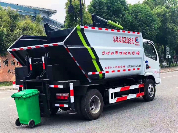 東風(fēng)小多利卡國(guó)六7方無(wú)泄漏后裝式壓縮垃圾車