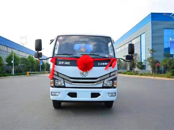 東風(fēng)小多利卡國(guó)六藍(lán)牌車(chē)廂可卸（鉤臂5方）式垃圾車(chē)