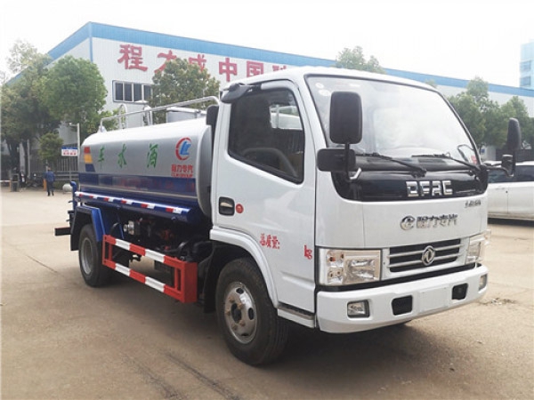 東風多利卡D6灑水車_3-6噸灑水車